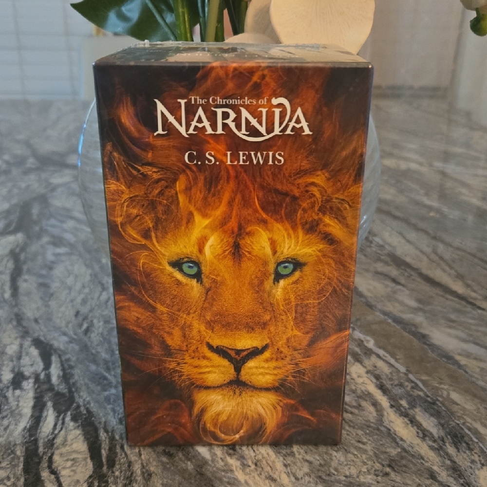The Chronicles of Narnia C.S. Lewis Lion Box Set / Collectible